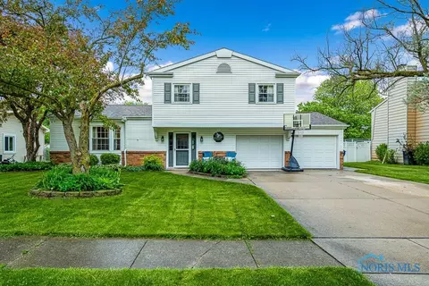 110 E Springwood St, Oregon, OH 43616