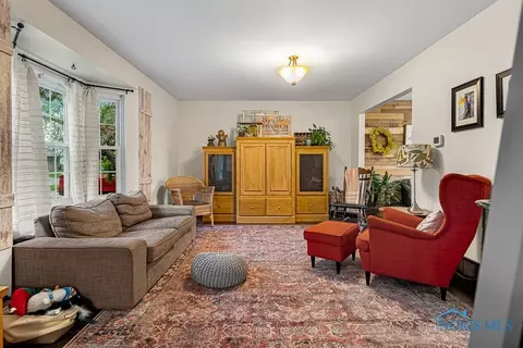 110 E Springwood St, Oregon, OH 43616 photo 5