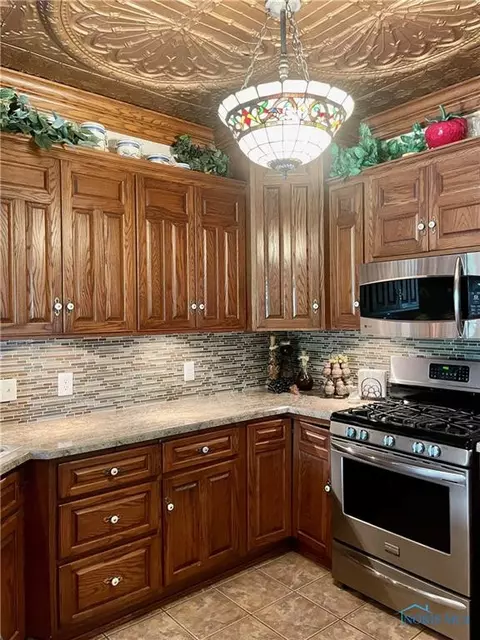 315 E High St, Bryan, OH 43506 photo 5