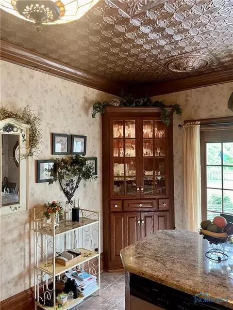 315 E High St, Bryan, OH 43506 photo 8
