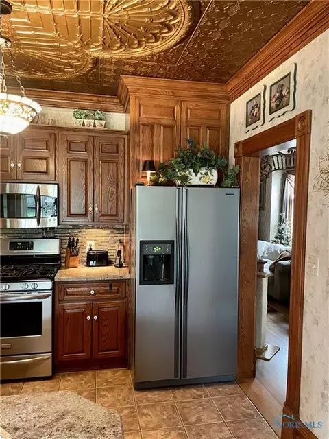 315 E High St, Bryan, OH 43506 photo 3
