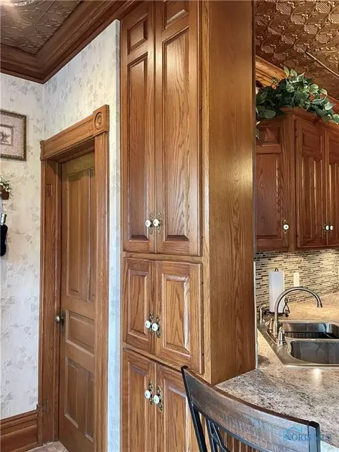 315 E High St, Bryan, OH 43506 photo 12
