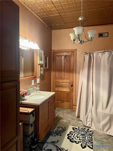 315 E High St, Bryan, OH 43506 photo 13