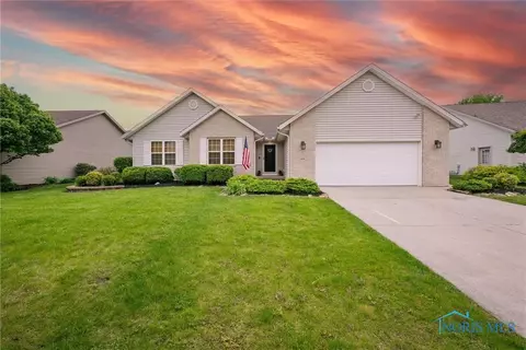 919 Country Creek Dr, Findlay, OH 45840