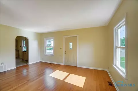145 Covington Ave, Findlay, OH 45840 photo 3