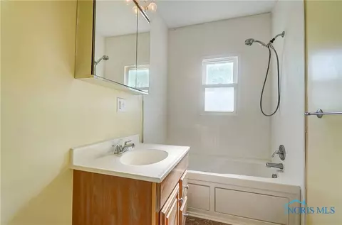145 Covington Ave, Findlay, OH 45840 photo 17