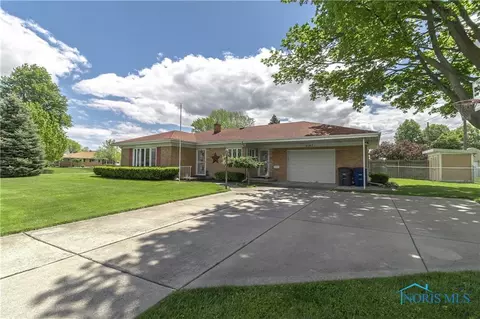 5167 Grosse Point Pkwy, Toledo, OH 43611