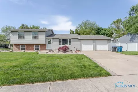 171 Ponderosa Dr, Oregon, OH 43616