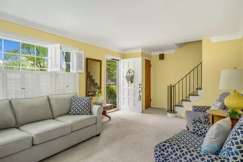 734 E Carisbrook Dr, Maumee, OH 43537 photo 6