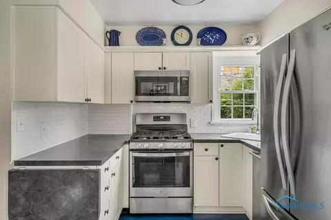 734 E Carisbrook Dr, Maumee, OH 43537 photo 15