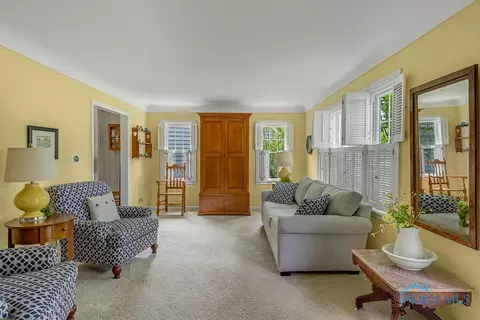 734 E Carisbrook Dr, Maumee, OH 43537 photo 4