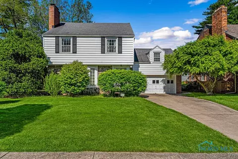 2459 Manchester Blvd, Ottawa Hills, OH 43606