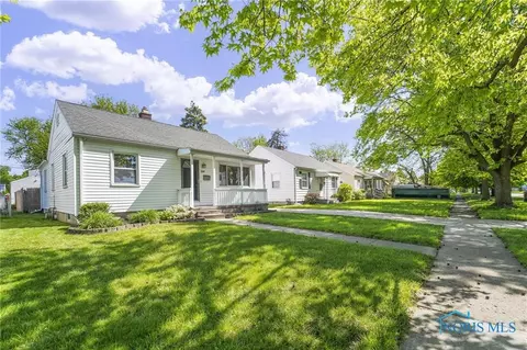 330 Waggoner Blvd, Toledo, OH 43612