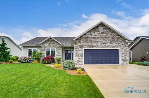 18720 Treetop Dr, Findlay, OH 45840