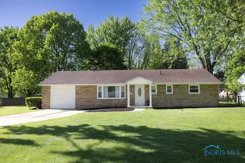 122 Parkside Dr, Swanton, OH 43558