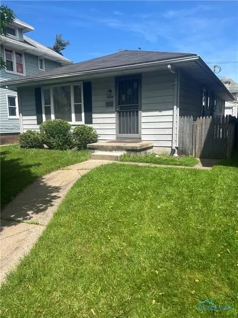 4126 Thornton Ave, Toledo, OH 43612
