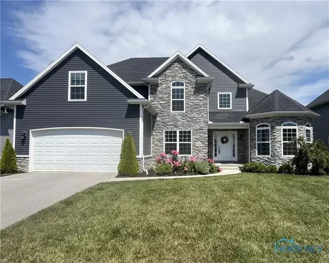 5934 Walnut Springs Blvd, Sylvania, OH 43560