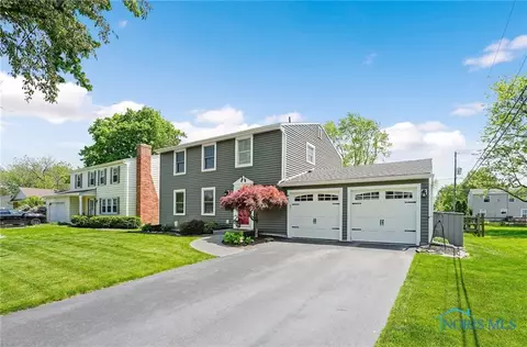 125 Birchcrest Dr, Perrysburg, OH 43551