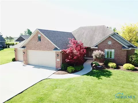 5744 Eagles Landing Dr, Oregon, OH 43616