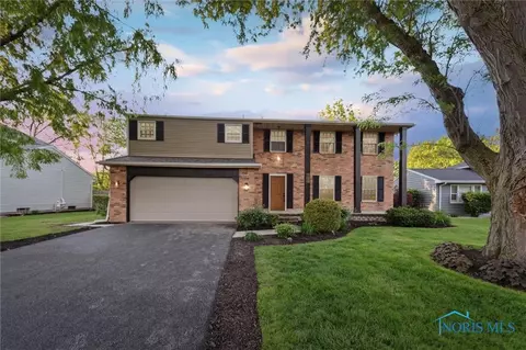 155 Mark Ln, Perrysburg, OH 43551
