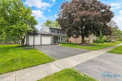 6549 Meadowcroft Ln, Maumee, OH 43537