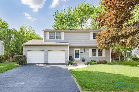 136 Birchcrest Dr, Perrysburg, OH 43551