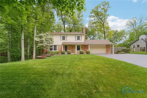 5006 Fairway Ln, Sylvania, OH 43560