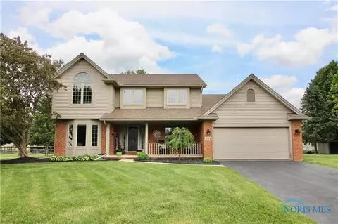 444 Hickory Ln, Waterville, OH 43566