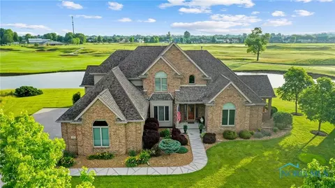 1592 Saint George Cir, Bowling Green, OH 43402