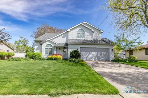 3131 Beachwood Dr, Oregon, OH 43616