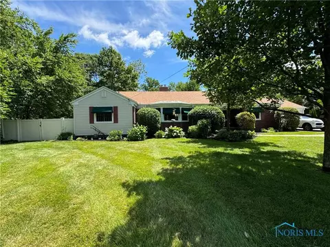 1417 Owen Rd, Northwood, OH 43619