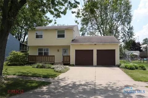 207 Dillrose Dr, Northwood, OH 43619