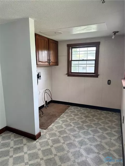 327 S Main, West Unity, OH 43570 photo 12