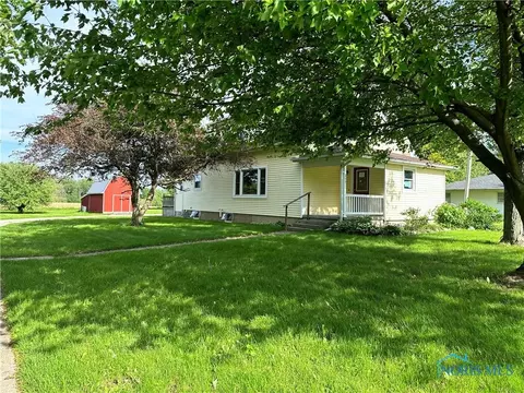 327 S Main, West Unity, OH 43570 photo 2