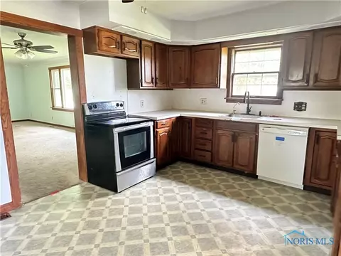 327 S Main, West Unity, OH 43570 photo 9