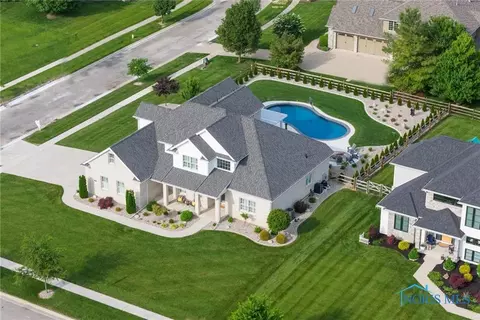 26030 Seminary Rd, Perrysburg, OH 43551