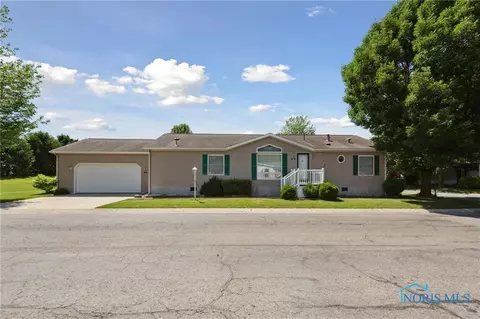 14900 County Road H #13, Wauseon, OH 43567