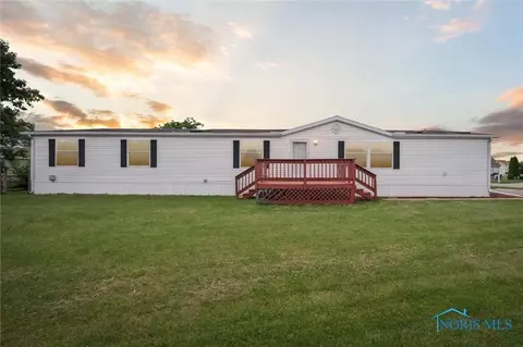 2058 Pear Tree Ln, Delta, OH 43515