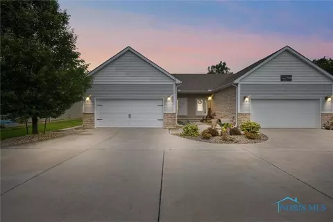 10588 River Oaks Dr, Perrysburg, OH 43551