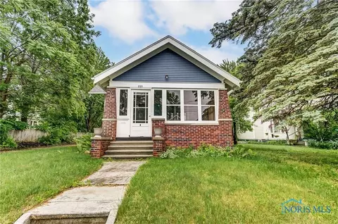 221 Pearl St, Bowling Green, OH 43402