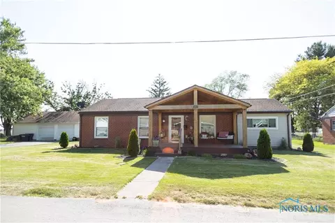 202 Southlawn Dr, North Baltimore, OH 45872
