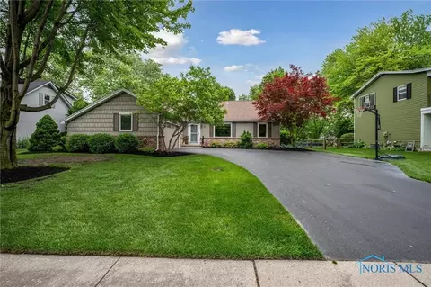 1708 Christopher Ln, Maumee, OH 43537