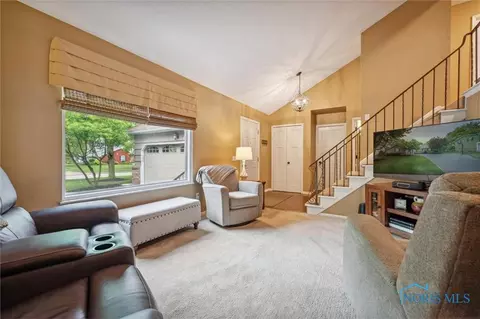 1708 Christopher Ln, Maumee, OH 43537 photo 9