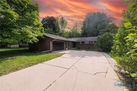 3023 Emmick Dr, Toledo, OH 43606