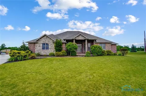 6000 Livery Cir, Findlay, OH 45840