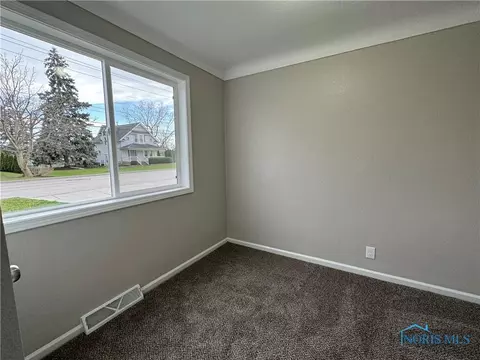 305 E Union St, Walbridge, OH 43465 photo 14