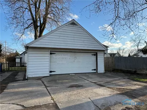 305 E Union St, Walbridge, OH 43465 photo 19
