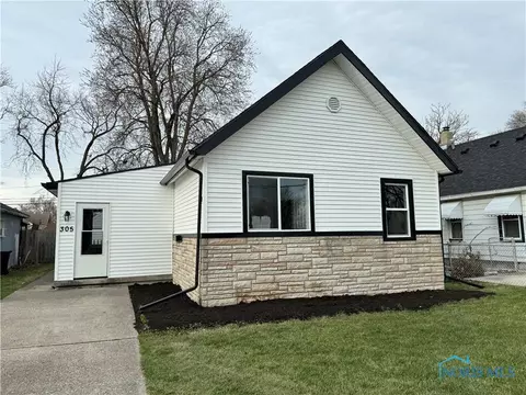 305 E Union St, Walbridge, OH 43465 photo 2