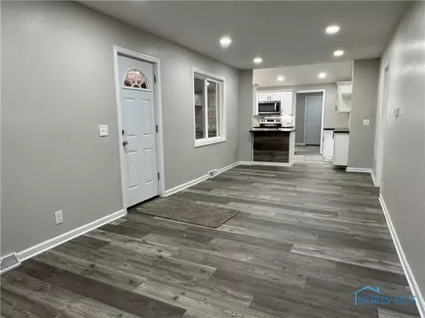 305 E Union St, Walbridge, OH 43465 photo 8