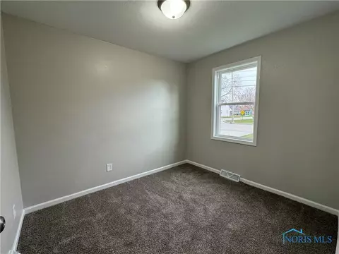 305 E Union St, Walbridge, OH 43465 photo 13